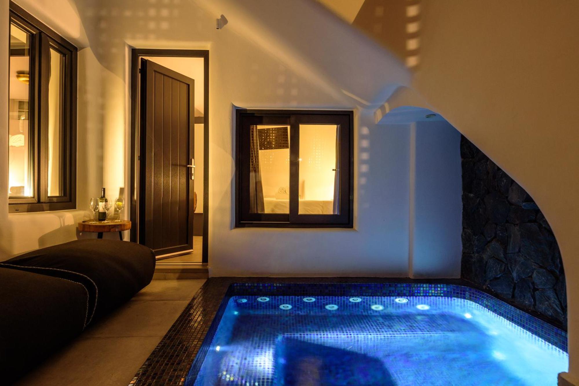 Secret Spot Luxury Villa ฟิรา ภายนอก รูปภาพ