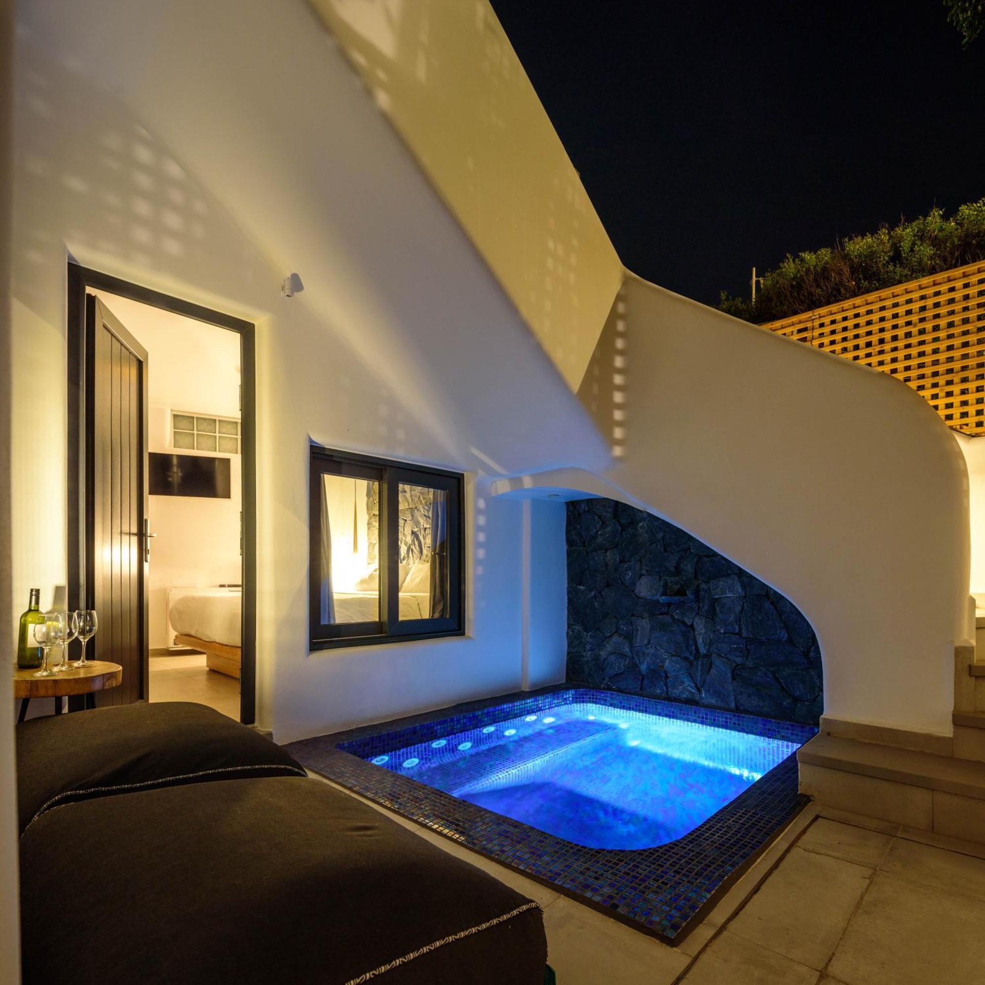 Secret Spot Luxury Villa ฟิรา ภายนอก รูปภาพ