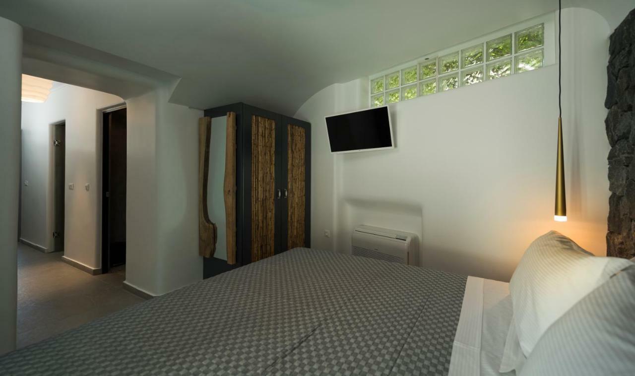 Secret Spot Luxury Villa ฟิรา ภายนอก รูปภาพ