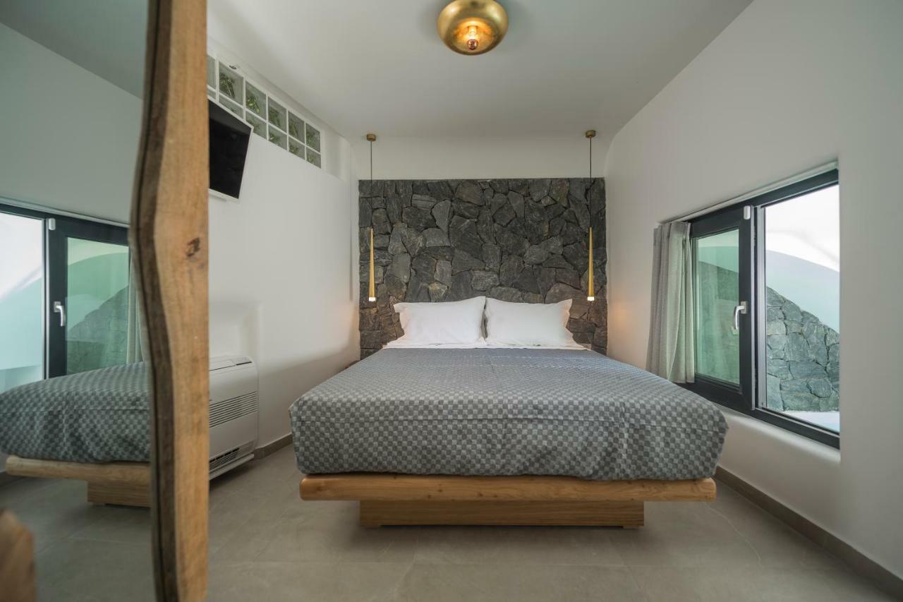Secret Spot Luxury Villa ฟิรา ภายนอก รูปภาพ