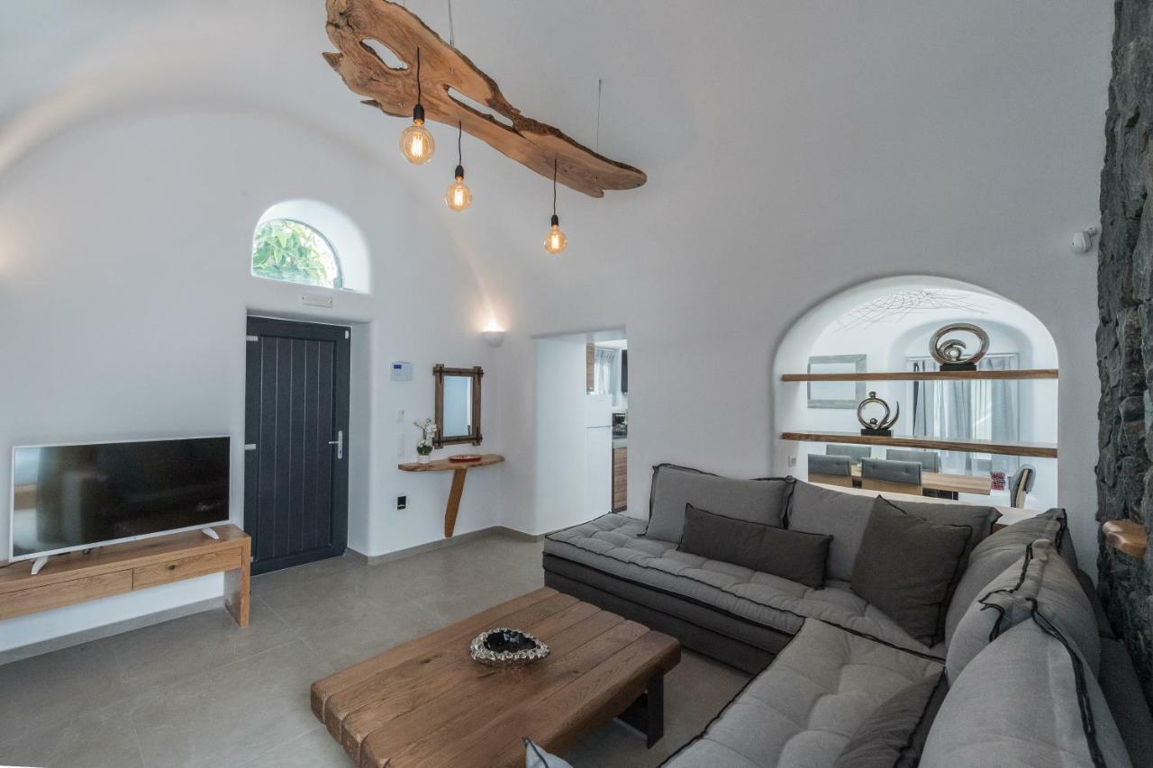 Secret Spot Luxury Villa ฟิรา ภายนอก รูปภาพ